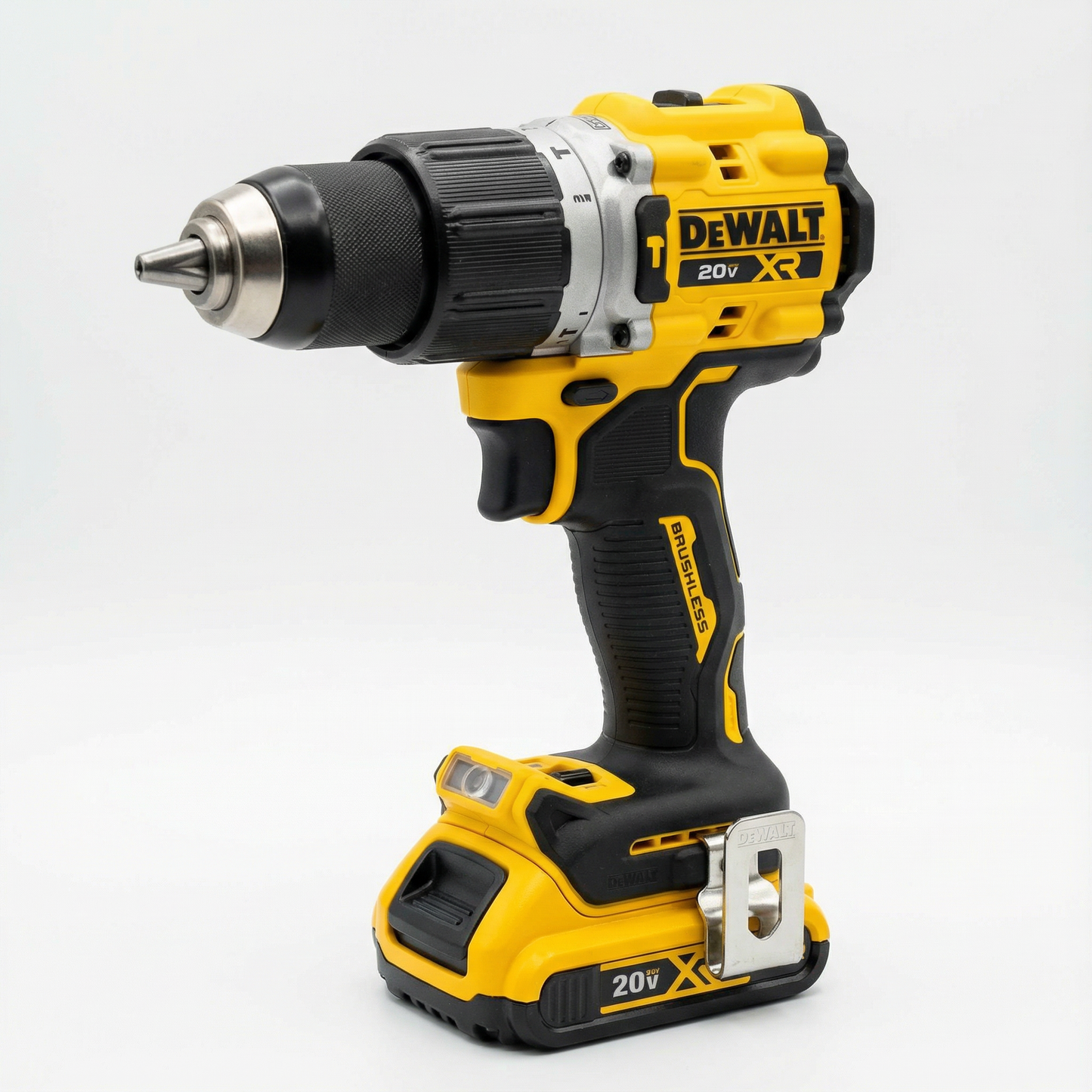 DWT ütvefúró csavarozó – Teljes Készlet + 2 Akkumulátor + 26 Tartozék